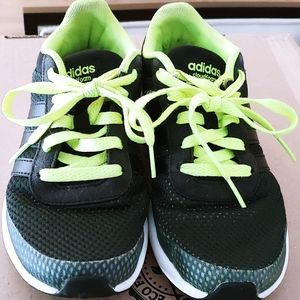 Adidas Boys Sneakers Size 2½